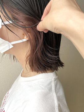 オウルヘアー(Owl hair) パールピンクのイヤリングカラー/ブリーチ2回/外ハネボブ