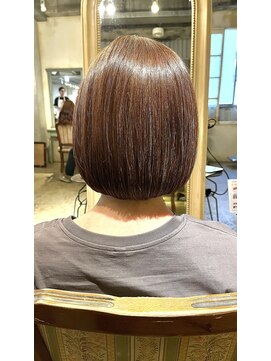 髪質改善と縮毛矯正の専門店 サンティエ(scintiller) 大人綺麗な小顔襟足スッキリショートボブ　30代40代50代
