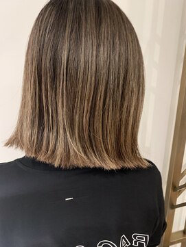 プラスシー(+C) ハイライトを積み重ねて作る大人の地毛ハイライト/白髪ぼかし