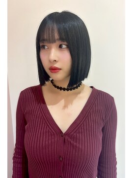 韓国ブルーブラック切りっぱなしボブタッセルカット前下がりボブ