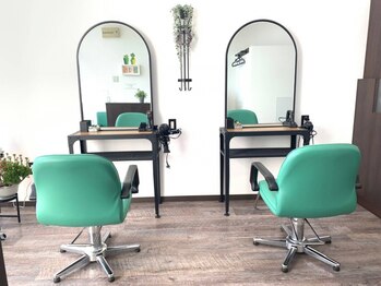 ハチガレージ(8GARAGE)の写真/髪に優しい薬剤を使用しダメージレスを実現♪あなたの髪の傷みやクセ、広がりを改善し、扱いやすさも◎