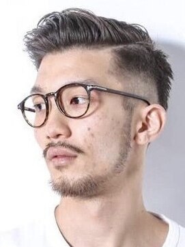 メリケンバーバーショップ トーキョー(MERICAN BARBERSHOP TYO) アップバングサイドパートスキンフェードバーバースタイル