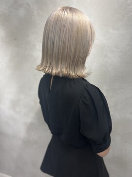 アルマバイロサ(ALMA by ROSA) 切りっぱなしボブ×ホワイトグレージュ　担当SE-YA
