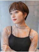 大人かわいい小顔カットの耳かけマッシュショートヘアー
