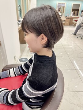 アッシュ 下北沢店(Ash) ペタンコさんもふんわりショートボブ