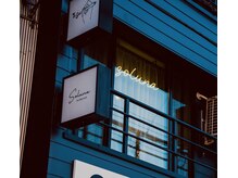 ソルーナ(SOLUNA)の雰囲気（2階のネオンサインが目印です。【伏見桃山駅】東出口から徒歩1分）