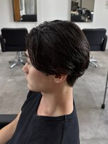 ヒュイル バイ ニアウ(Hwyl by Niau)&nbsp;センターパートメンズカットパーマニュアンスパーマダウンパーマ