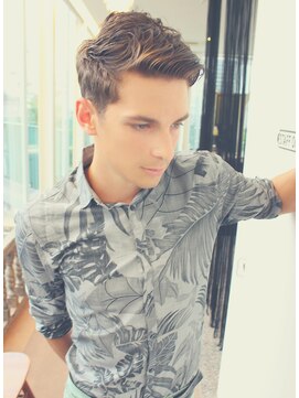 ワースホワイル(WORTH WHILE) 刈り上げセンターパートサーフカール波巻きツイストスパイラル