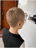 脱白髪染めの大人ハイトーンショート