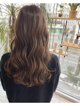 リズム(lysm) ハイトーン ベージュカラー