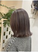 white beige*。