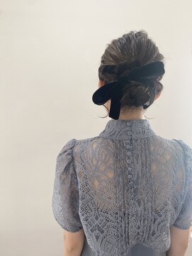 ヘアーアンドメイクアップモパ シニヨンアレンジ