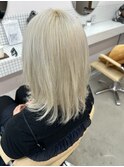 ブリーチ2回からできる抜きっぱなしホワイトブロンド金髪