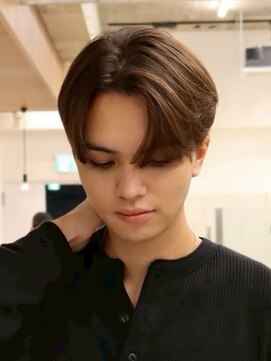 メラク(Merak) スッキリ毛流れセンターパート