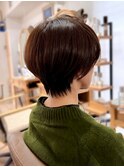 丸みシルエットの上品ショートボブ