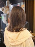 柔らかく、透明感のあるオリーブベージュ
