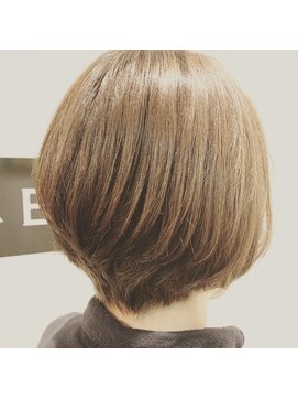 ランス(hair salon LANCE) 前下がりショート