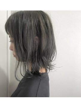 ジル ヘアデザイン ナンバ(JILL Hair Design NAMBA) カーキグレージュ