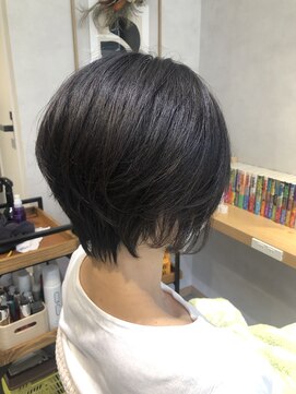 ヘアーサロン オレオ(OREO) 元住吉OREO 30代40代50代のシャープな襟足の奥行きショート