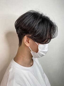 アンダーバーホワイト(_WHITE) 前下がりセンターパート