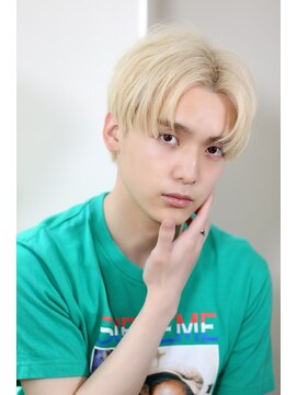 リップス 自由が丘(LIPPS) ハイトーンカラーセンターパートナチュラル仕上げ