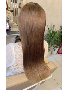 リゼロ(ReZERO) ダメージほぼなし！酸性ストレート＆髪質改善で綺麗な髪へ！