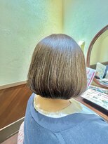 エルサフィロ ヨドヤバシ(el zafiro yodoyabashi)&nbsp;寒色系大人女性ボブスタイル　ヘルシースタイル/40代