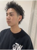 黒髪短髪束感スパイキーショートアップバングメンズツーブロック