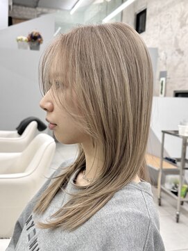 ソワネ 表参道(soigne) 表参道酸性ストレートミディアムレイヤーアッシュグレー40代