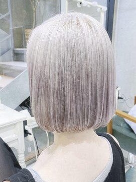 デイズ(days) ホワイトラベンダーベージュ×切りっぱなしボブ