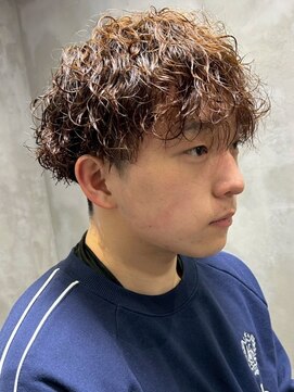 ディスイズバーバーサード(THIS IS BARBER 3rd) スパイラルパーマ ブラウンベージュ マッシュ メンズパーマ