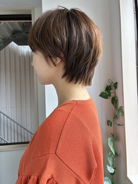 パウダーテラ(Powder tera) 襟足にゆとりのあるシャープショート