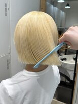 ユニークバイケンジ 町田(unique KENJE) 夏のブロンドカラー × ミニボブ