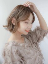 ルティア(Lutia) ベージュカラー センターパート 伸ばしかけヘア★★