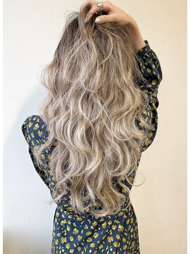 エル セルカ 高田馬場(el CERCA) 外国人風ホワイトベージュグラデーションカラー【高田馬場】