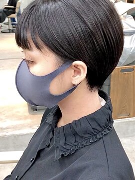 ソーコ 渋谷(SOCO) 大人かわいい黒髪アッシュ丸みベリーショート（徳竹）