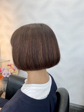 ヘアーアンドアート ルミナ(HAIR&ART LUMINA) 重量感溢れるフラットボブ