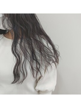 リノショアーズ 日本大通り店(RINOSHORES) ダークグレーロングウェーブヘアくすみカラーハイトーンカラー