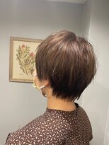 ウィーク 梅田(UiiC)&nbsp;明るめ白髪染 暖色艶カラー 大人ショートレイヤー uiic 萩原千夏