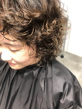 ノーティネス ウルフカット パーマ