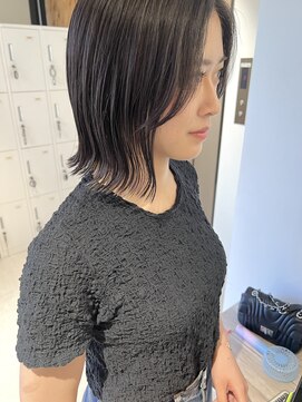 フィエルウメダ(Fier umeda) 《 暗髪グレージュカラー × タイトな切りっぱなしボブ 》