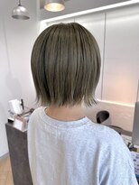 ユニ バイ マグ 長野店(Uni.by Mag)&nbsp;20代30代40代ダブルカラー透明感オリーブベージュ肩ライン外ハネ