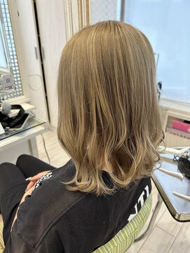 ビス ヘア アンド ビューティー 西新井店(Vis Hair＆Beauty) 30代40代ダブルカラーミルクティアッシュデザインカラー透け感
