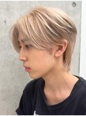 渋谷メンズブリーチカラーミルクティーベージュセンターパート