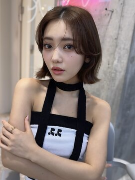 ルームバイシー 新宿(Loom. by Sea) ミディアム×暗めカラー[デザインカラー/フェイスフレーミング]