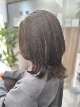 コティ(Kotii) 透明感のあるオリーブカラー×ミディアムレイヤー