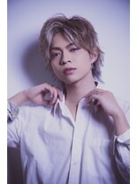 コア 新宿(CORE)&nbsp;アップバング／ホワイト×ベージュカラー／メンズミディアム