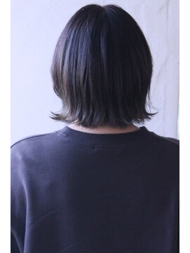 エヌドット 高井田(n.) 20代30代・アウトカールブラントカット×Addicthy Color