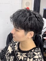 メンズカット リア(Men’s cut riah) センターパートツイストスパイラルパーマ刈り上げメンズパーマ
