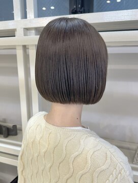 ディーエックス スリー(Dxxxx III) まとまるボブ